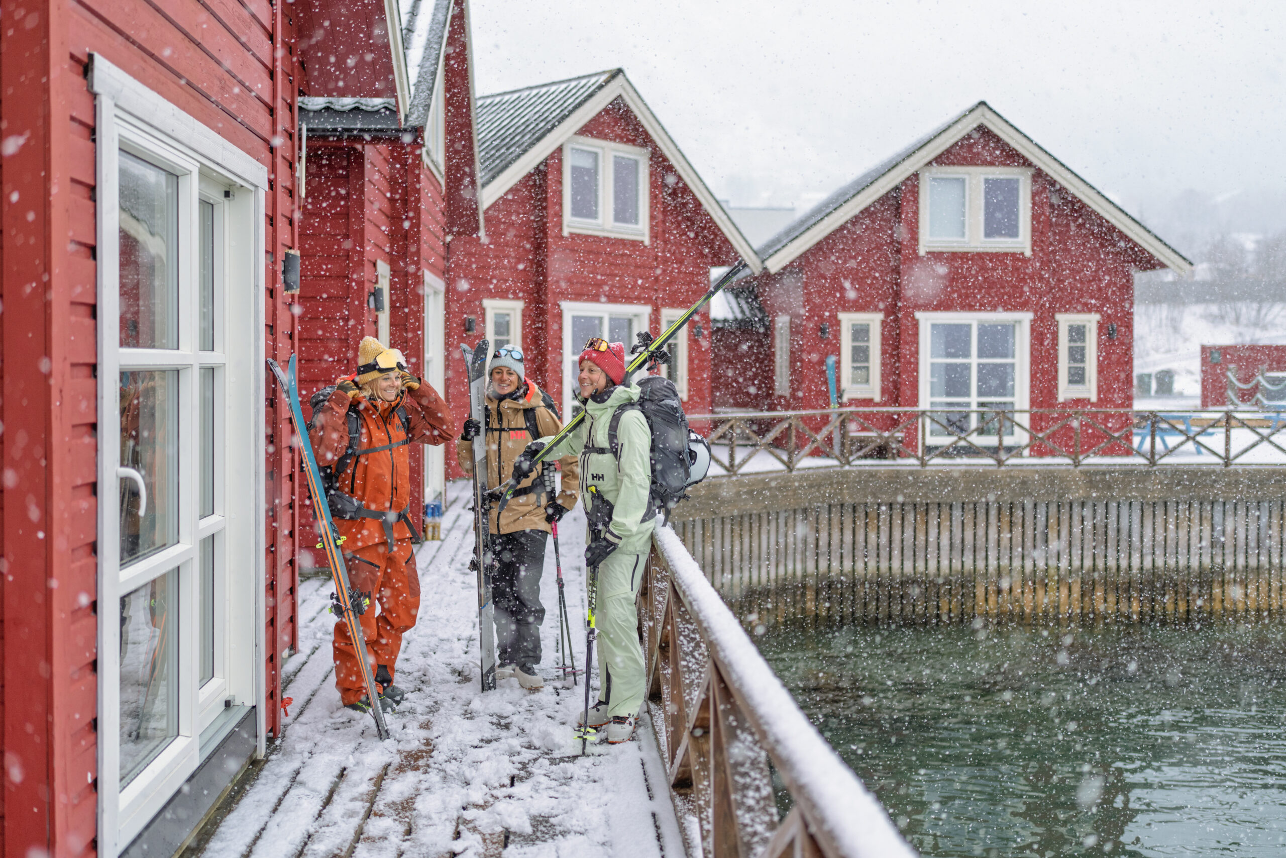 WATERFRONT CABINS | up to 6 guests - Image 3