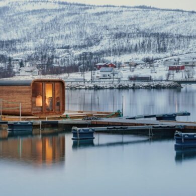 Floating sauna